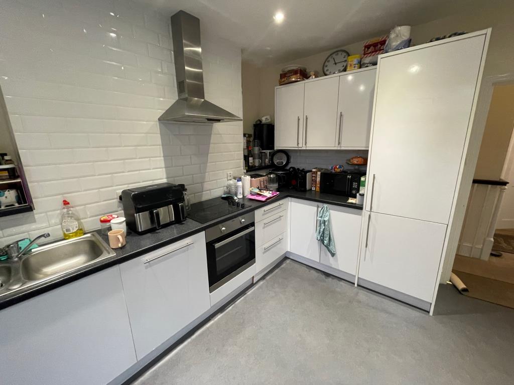 Lot: 26 - PRIME CITY FREEHOLD COMMERCIAL AND RESIDENTIAL INVESTMENT - Flat 3a Kitchen/Dining room